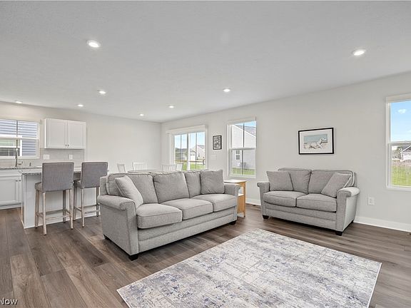 3rd image of 34718 Maurer Blvd