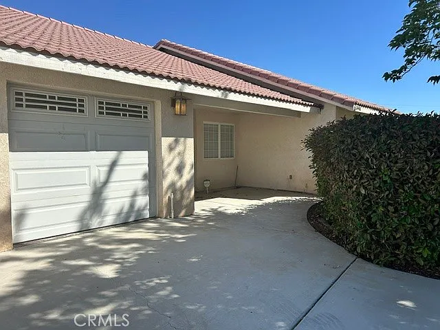 4 bed, 2.5 bath, 2458 sqft, $3,300 — Photo 2