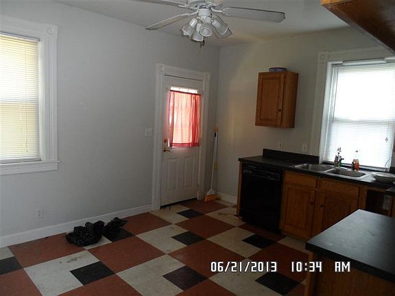 4th image of 135 Eldorado Ave