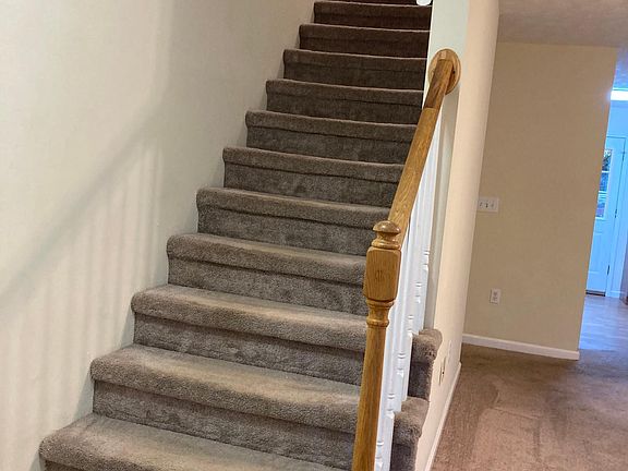 5th image of 656 Beaverview Dr #656