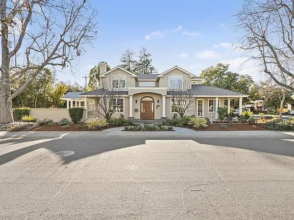 2nd image of 702 Rosewood Dr