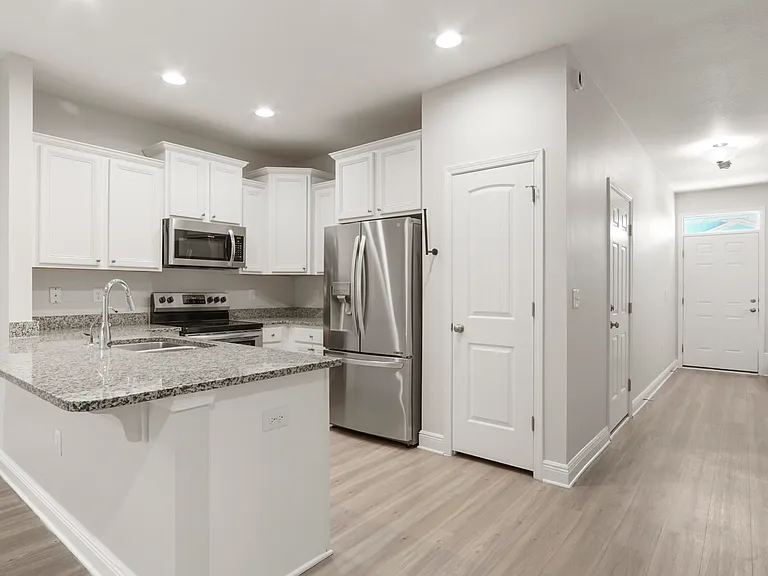 1881 Pointe Dr — Photo 7