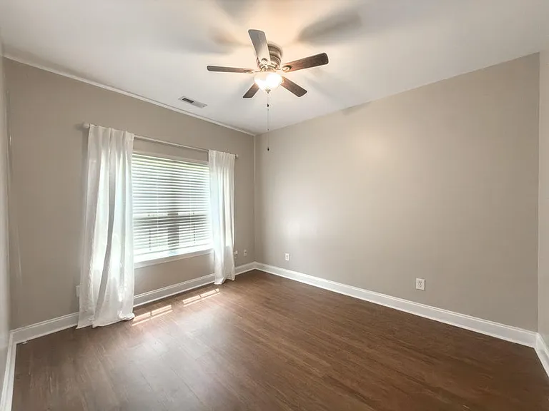 102 Manning Ct — Photo 13