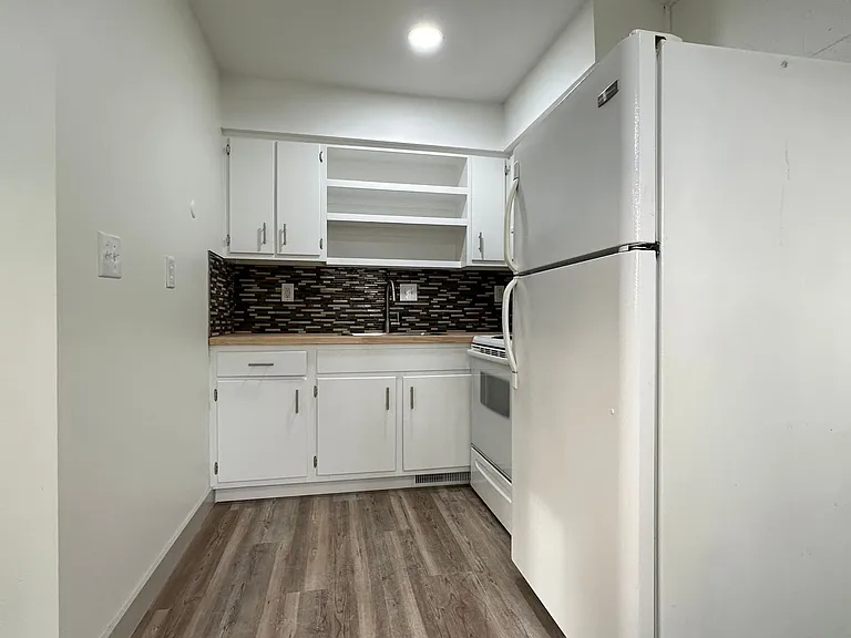 326 W Kenwood Dr #10 — Photo 10