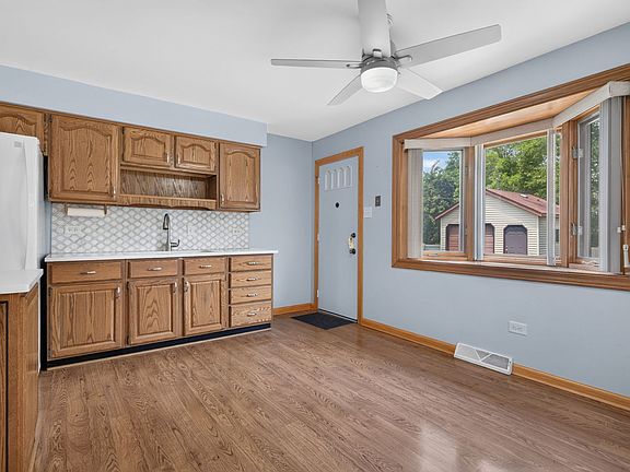 5th image of 8118 Gladys Ln