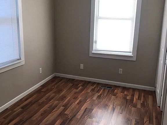2nd image of 3907 Paxton Ave