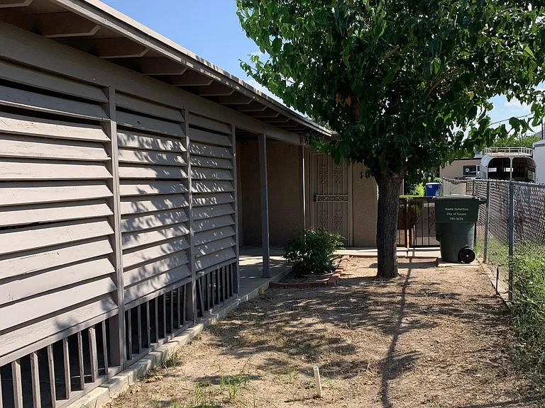 1524 W Saint Clair St — Photo 19