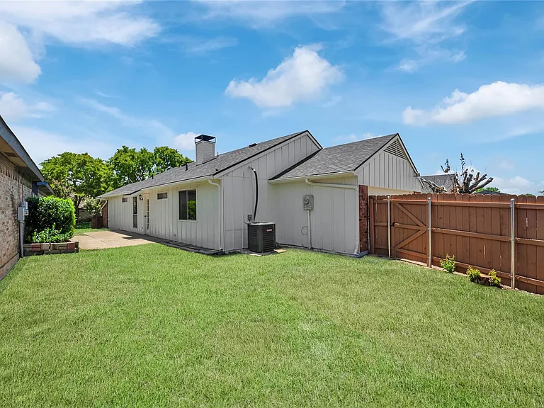 1019 Sanders Dr — Photo 25