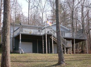 35 River Dr, Mineral Bluff, GA 30559