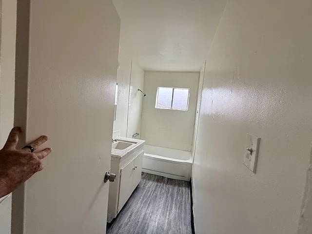1435 Laurel Ave — Photo 3