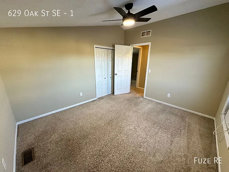 629 Oak St SE #1 — Photo 35