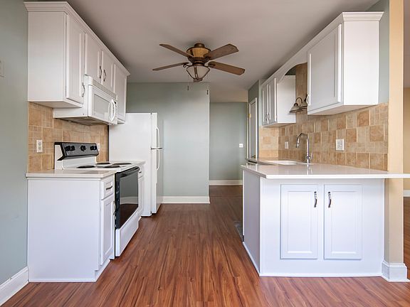 2nd image of 6 Tallow Wood Dr #6
