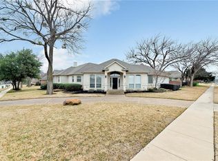 8329 Thornbird Dr, North Richland Hills, TX 76182
