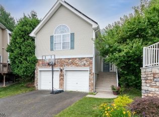 306 Winding Hill Dr, Hackettstown, NJ 07840