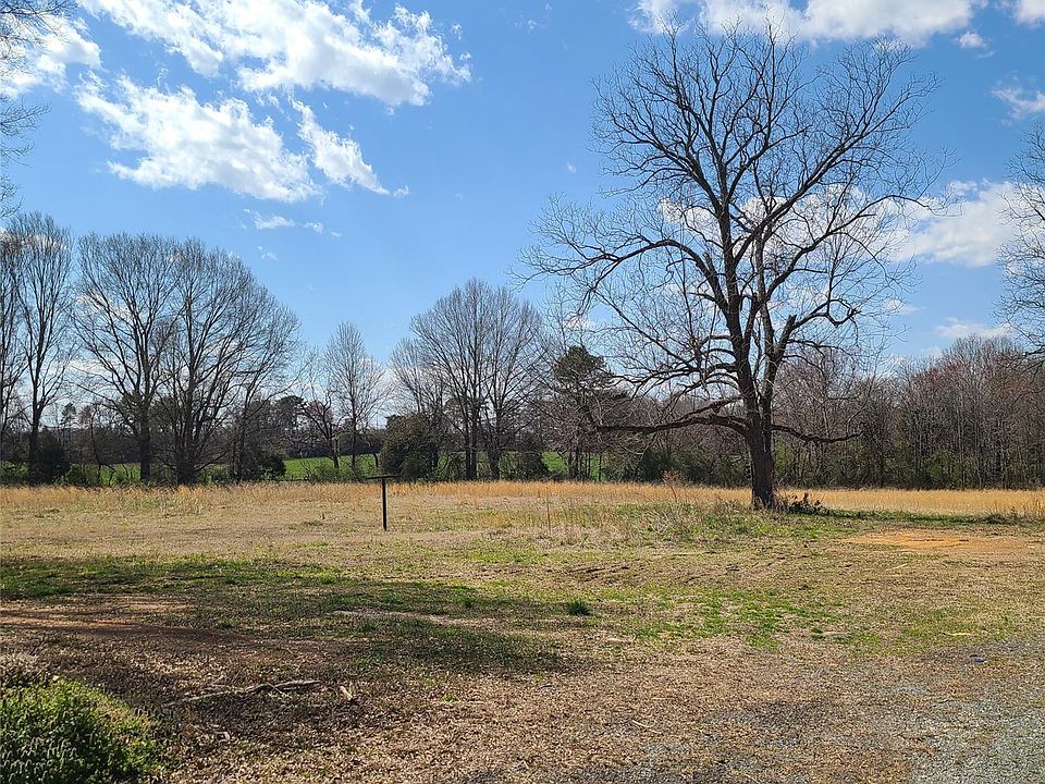 2nd image of 2453 Secrest Shortcut Rd