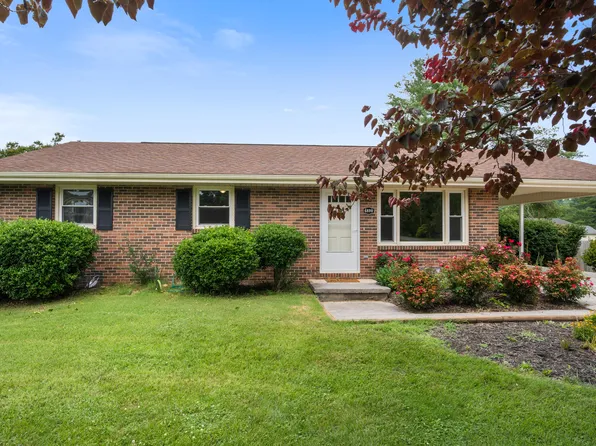 6890 Riverbend Dr, Radford, VA 24141