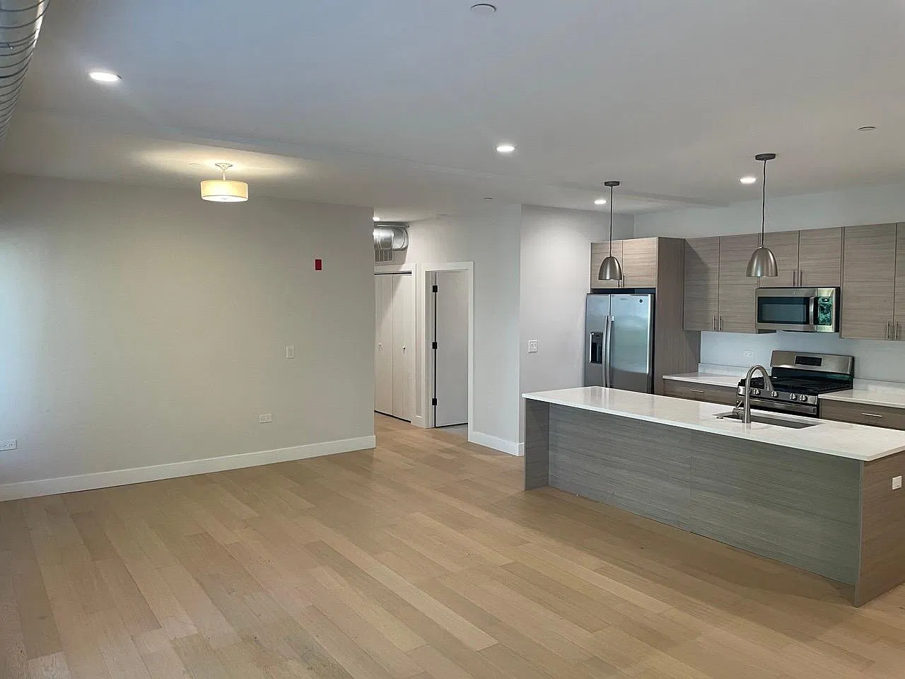 3 bed, 1407 sqft, $4,375 — Photo 2