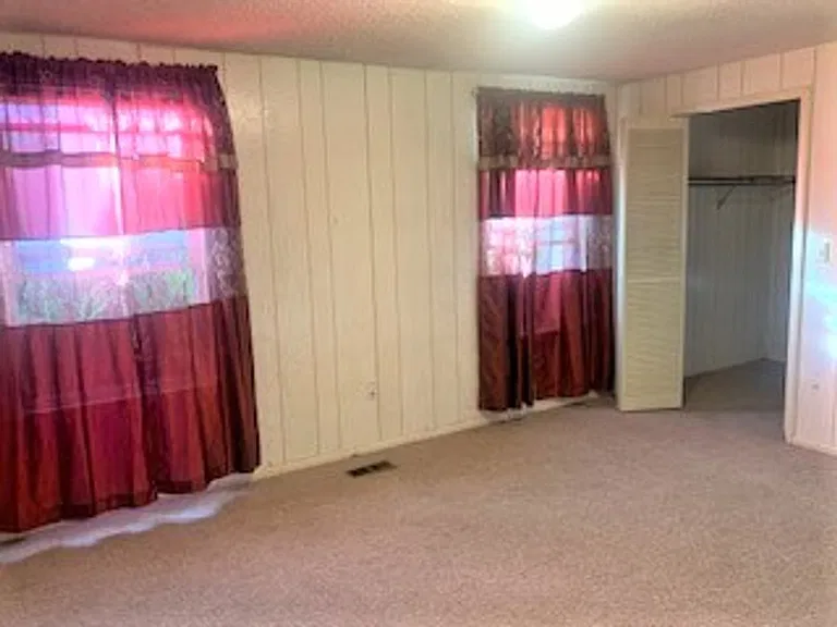 1140 College Ave — Photo 6