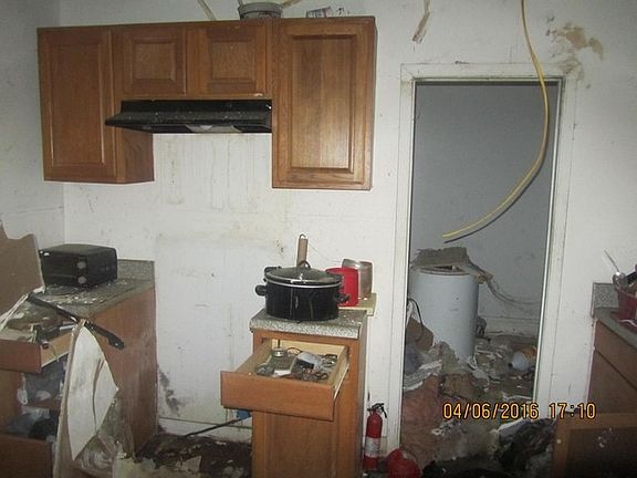 5th image of 614 Charlotte Pl NW