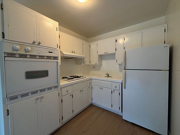 5th image of 1015 Lincoln Way #1