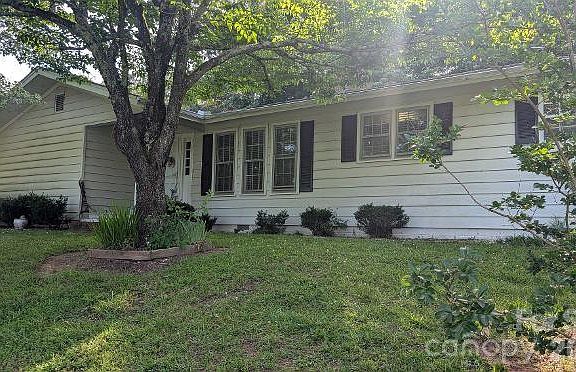 2nd image of 616 Pineview Lakes Rd
