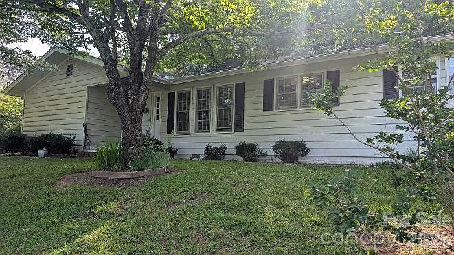 1st image of 616 Pineview Lakes Rd