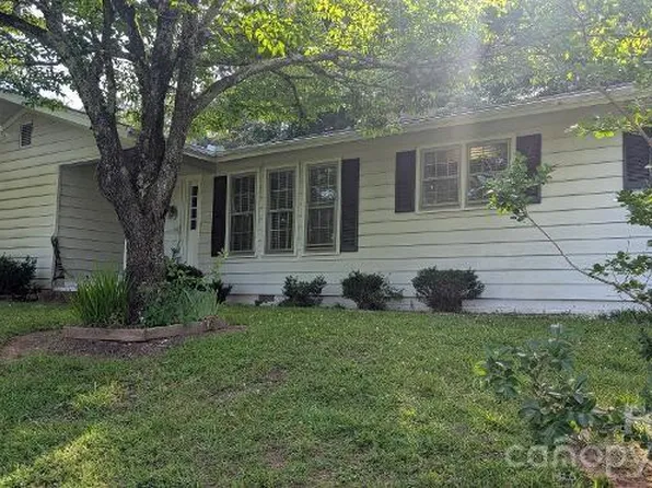 616 Pineview Lakes Rd, Chester, SC 29706