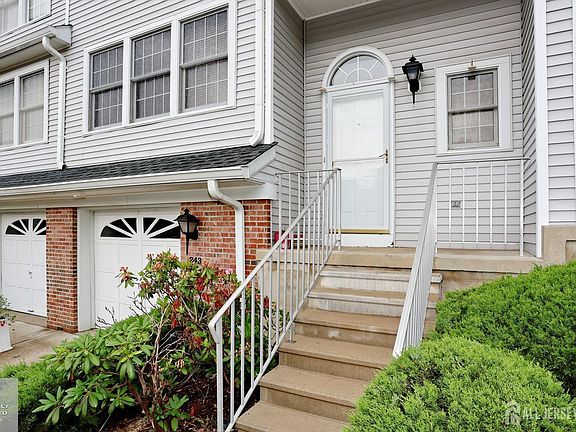 5th image of 243 Harvard Dr