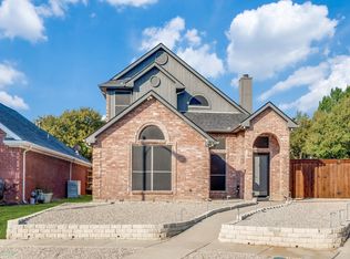 800 Laredo Ct, Grand Prairie, TX 75052