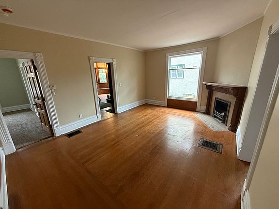 4th image of 505 Lyon St NE #1