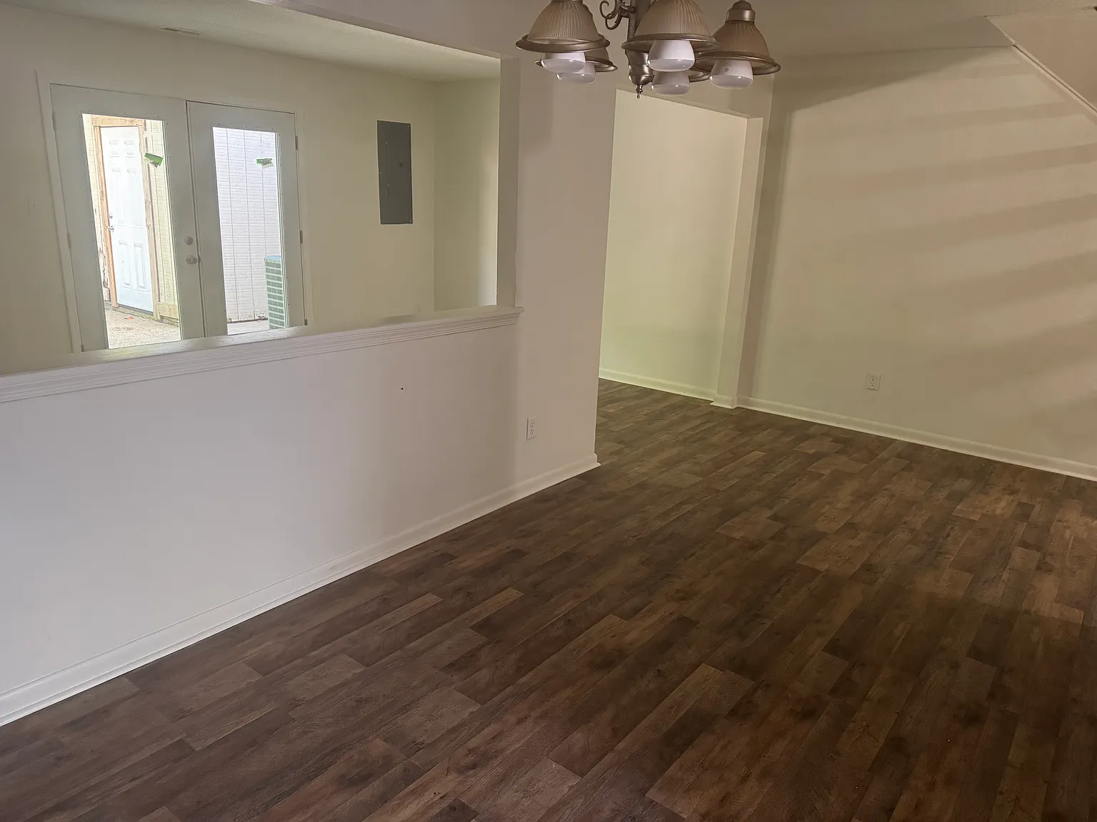 3 bed, 1.5 bath, 1360 sqft, $2,200 — Photo 3