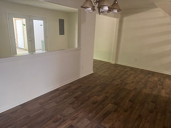 3rd image of 405 Longleaf Rd