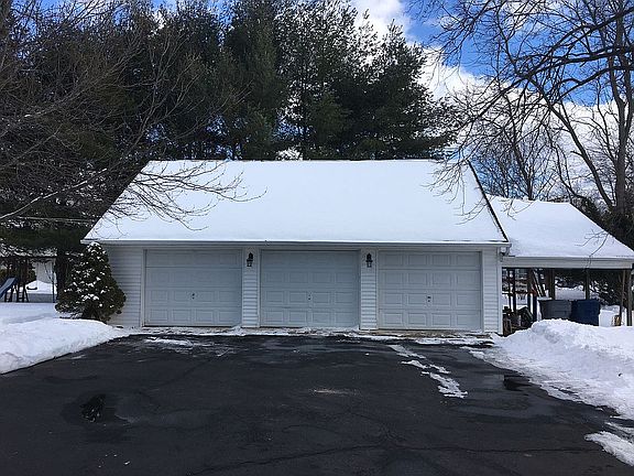 3 bay heated Garage + 1 port