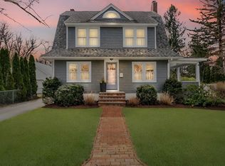 29 Hopkins Pl, Longmeadow, MA 01106