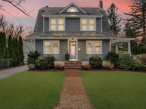 29 Hopkins Pl, Longmeadow, MA 01106