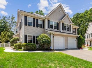 30 Burnham Dr, Pompton Plains, NJ 07444