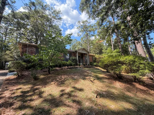 1319 Pinecrest Dr, Tupelo, MS 38804