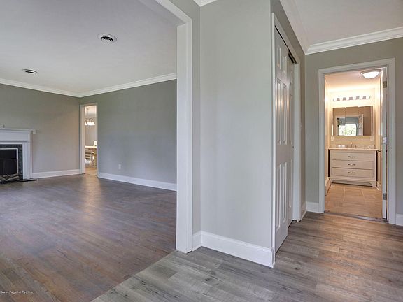 4th image of 317 Colonial Dr