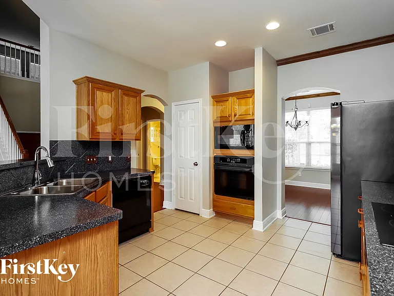 20930 Pedregoso Ln — Photo 8