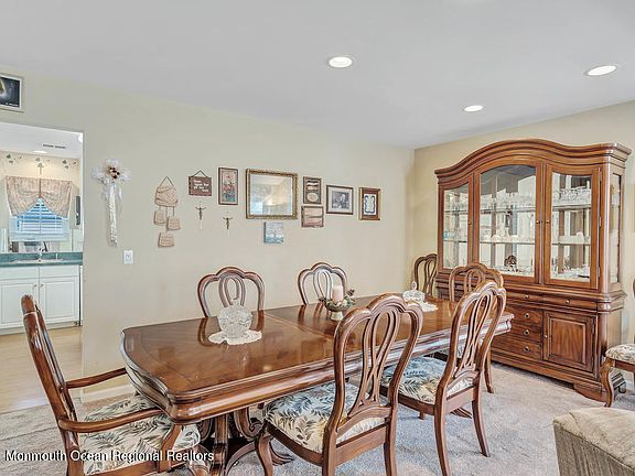 4th image of 7 Pine Hollow Ln