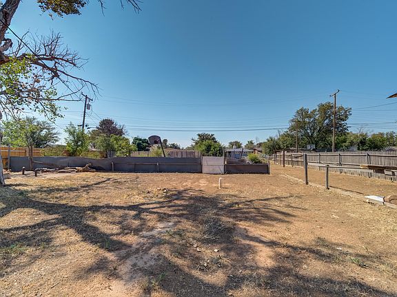 5th image of 412 Hicks Pl