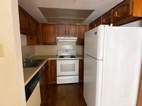 5th image of 3740 Thornberry Ct #40