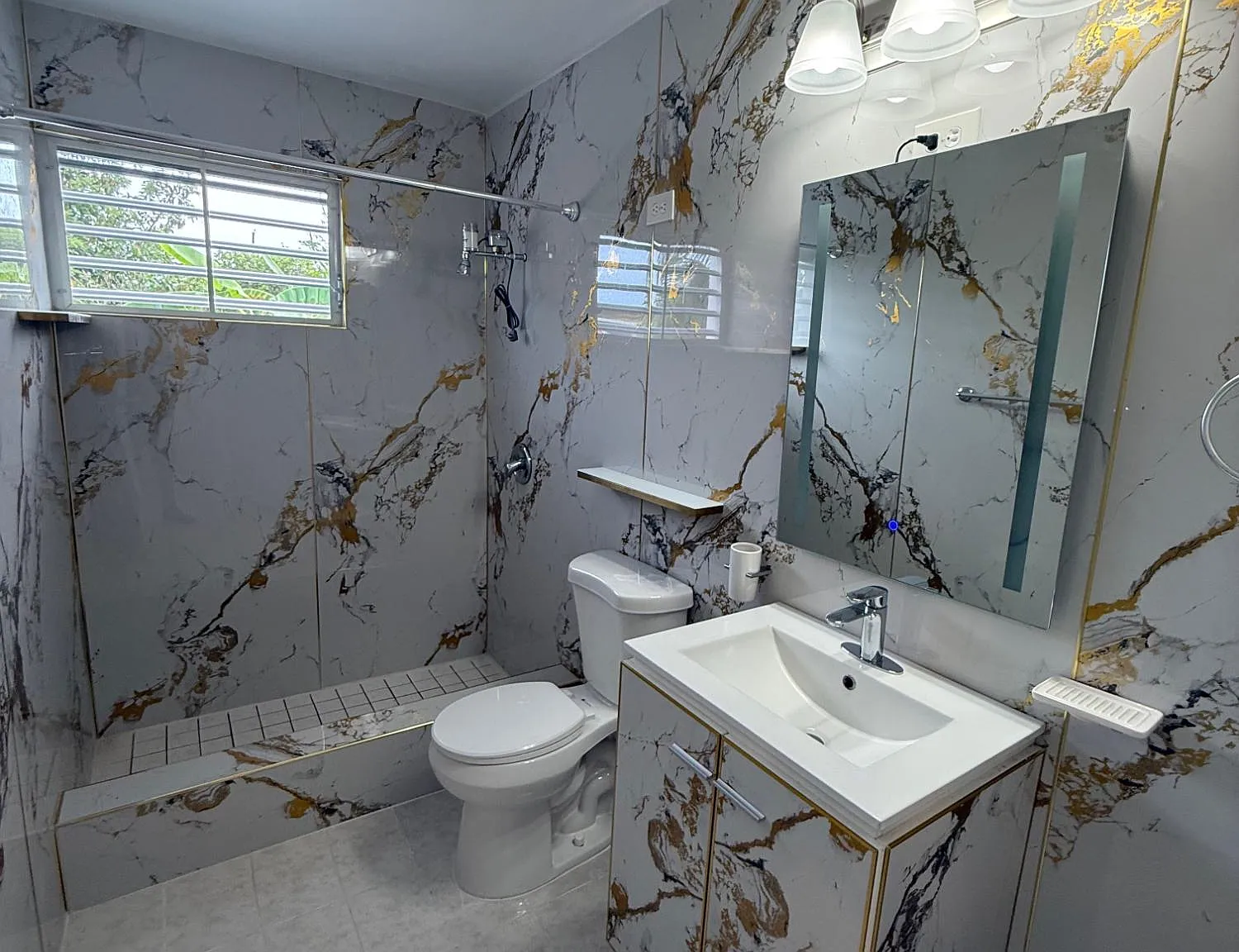 2 bed, 1.0 bath, 1100 sqft, $1,000 — Photo 2