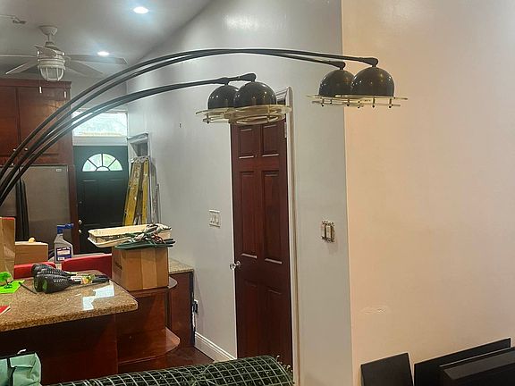 5th image of 451 Evergreen Ave #5