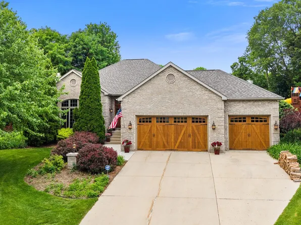 10 Vienna Cir, Madison, WI 53718