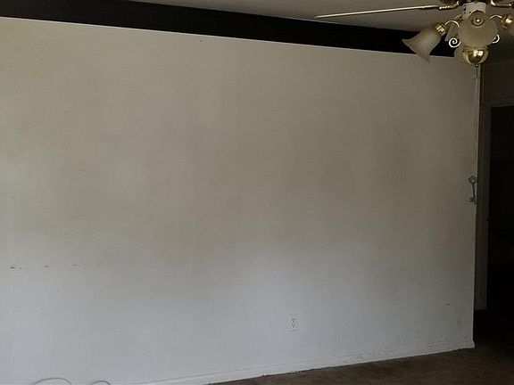 3rd image of 1019 Webster Dr