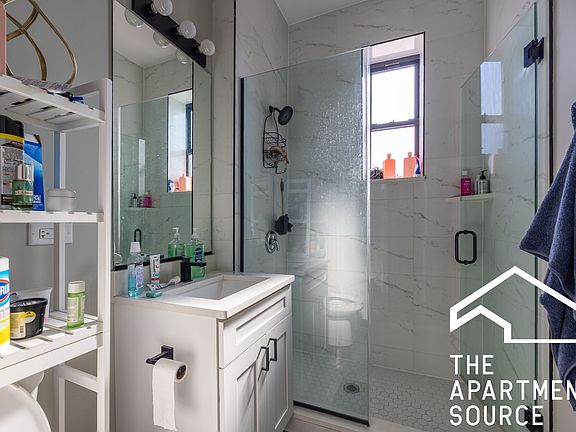 5th image of 3611 N Greenview Ave APT 3