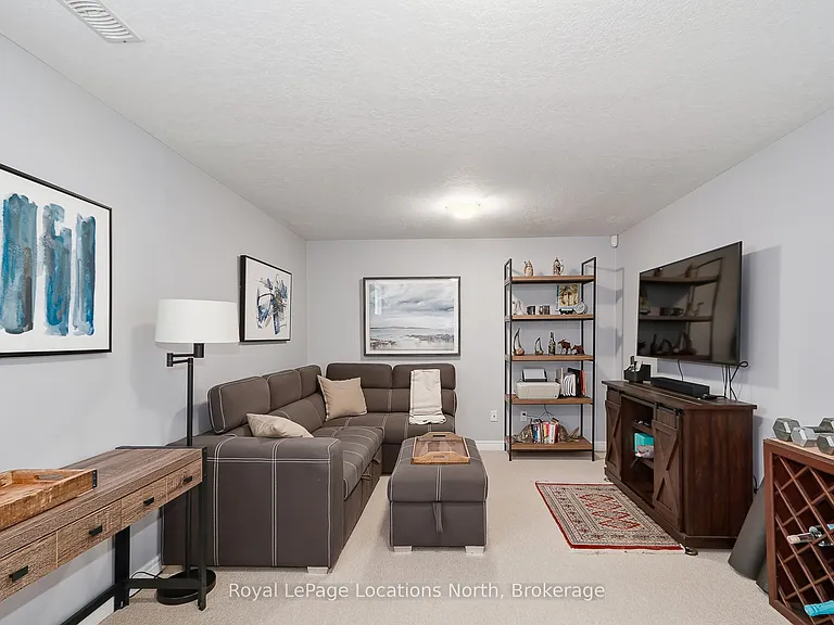 12 Silver Glen Blvd — Photo 33