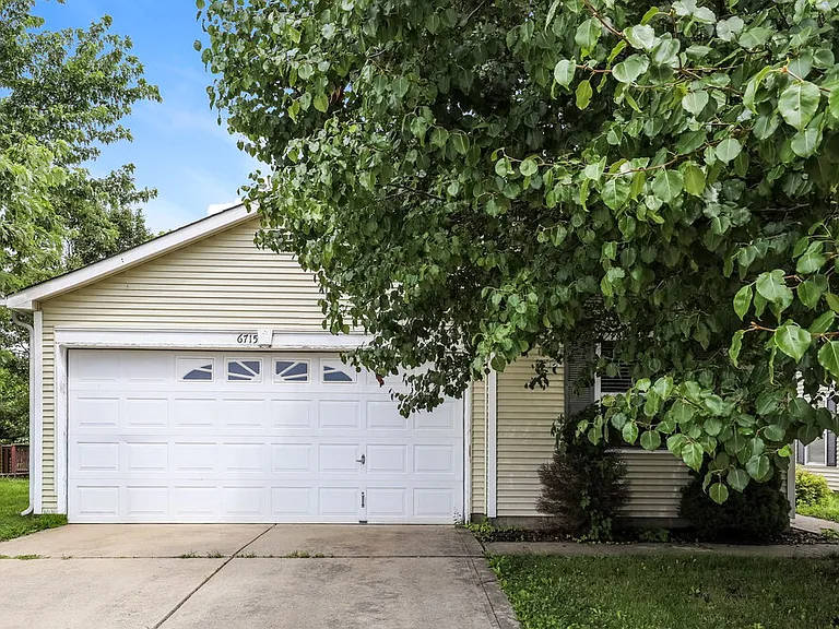 6715 Everbloom Ln — Photo 1