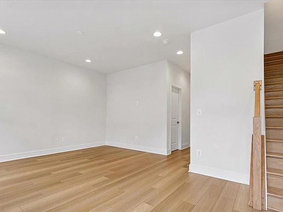 4th image of 6703 Upland Manor Dr